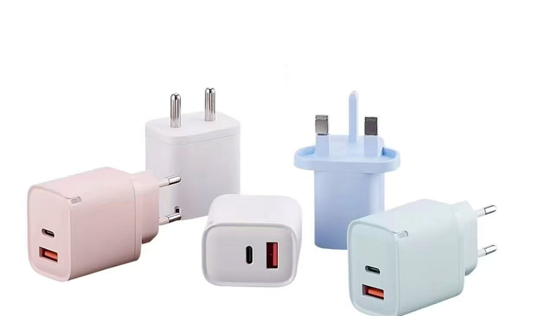 ETEK 20W Dual USB Fast Charger, USB-C PD+USB-A QC 3.0 for smartphones, tablets, and other USB-powered devices.